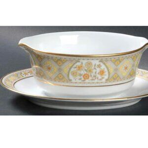 Noritake Aida gravy boat with attached understand. ( New with box)